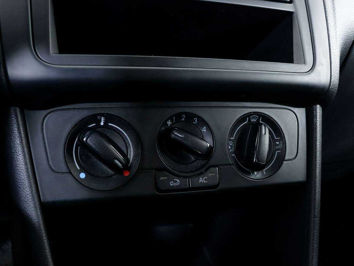 Volkswagen Polo с пробегом — 2011 год. Фото: #12