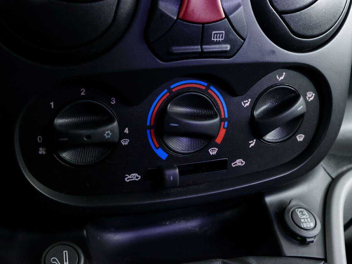 Fiat Doblo с пробегом — 2008 год. Фото: #12