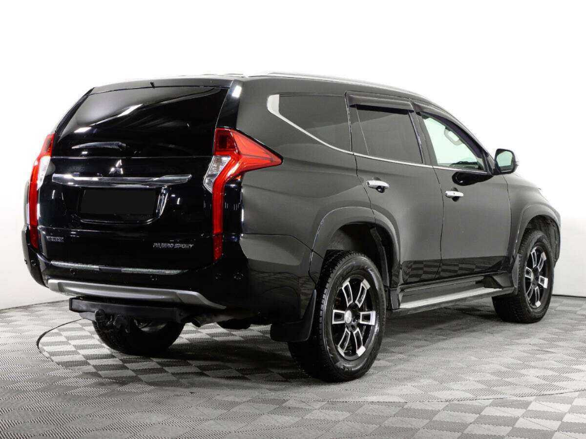 Mitsubishi Pajero Sport с пробегом — 2017 год. Фото: #4