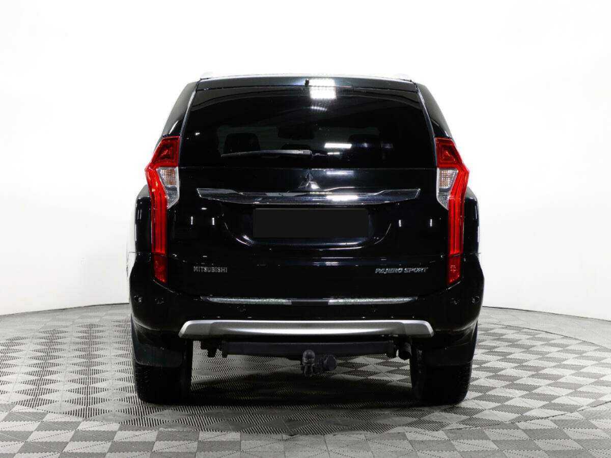 Mitsubishi Pajero Sport с пробегом — 2017 год. Фото: #5