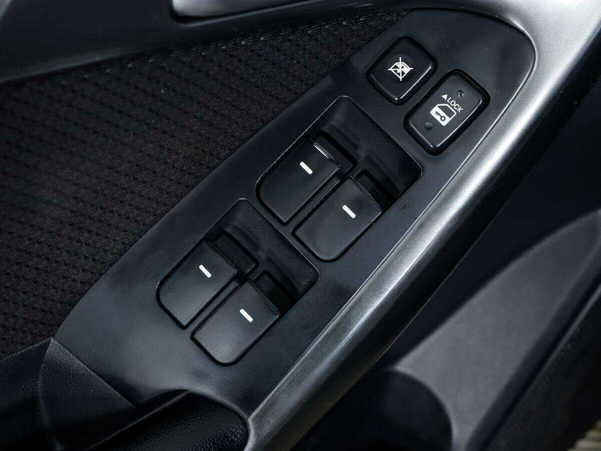 Kia Cerato с пробегом — 2011 год. Фото: #11