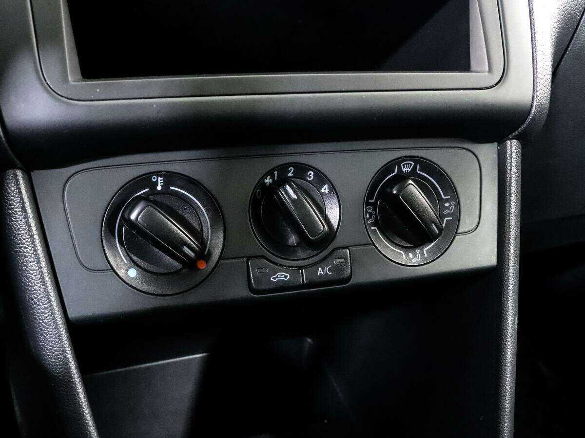 Volkswagen Polo с пробегом — 2018 год. Фото: #13