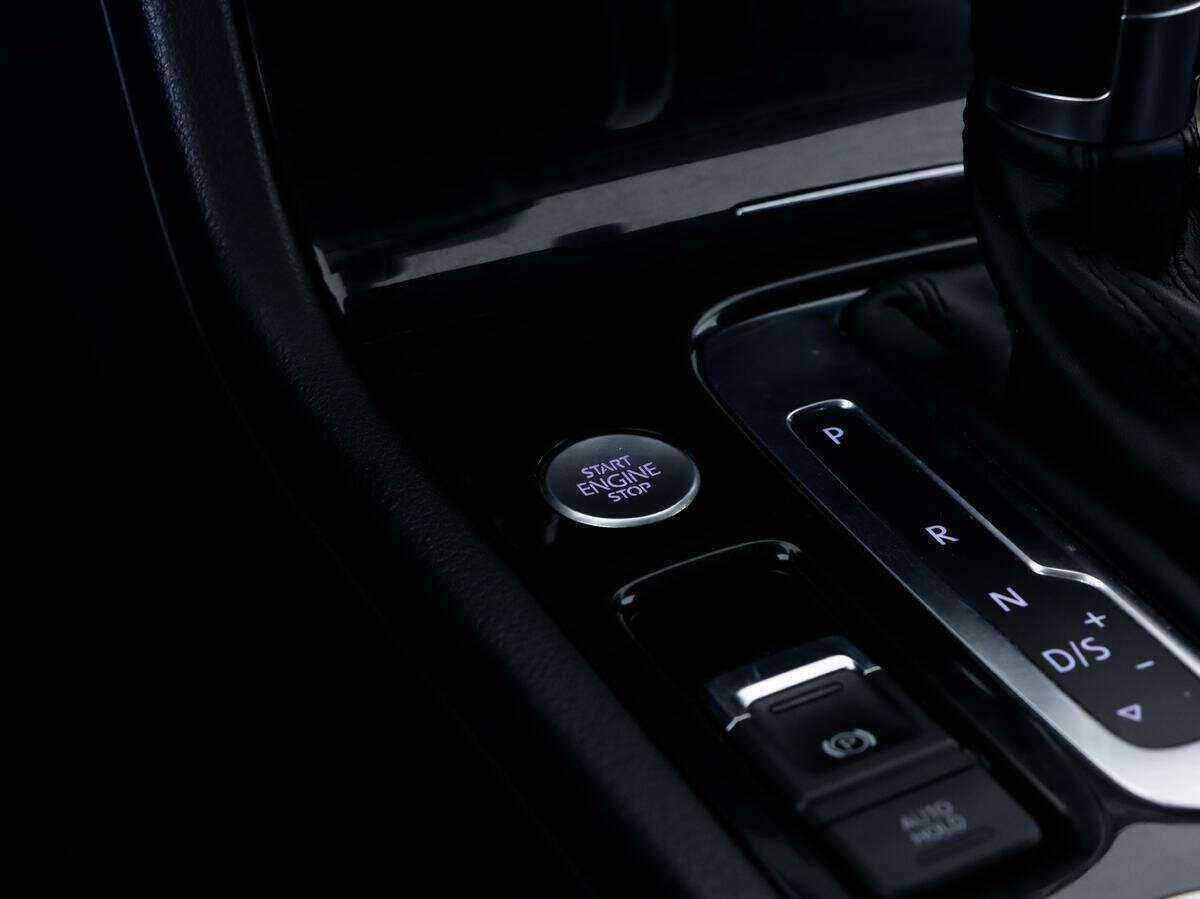 Volkswagen Touareg с пробегом — 2016 год. Фото: #13