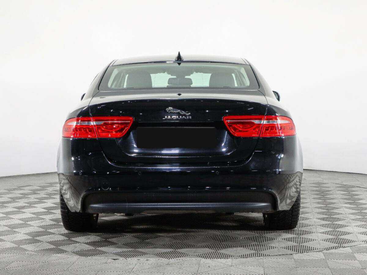 Jaguar XE с пробегом — 2017 год. Фото: #5