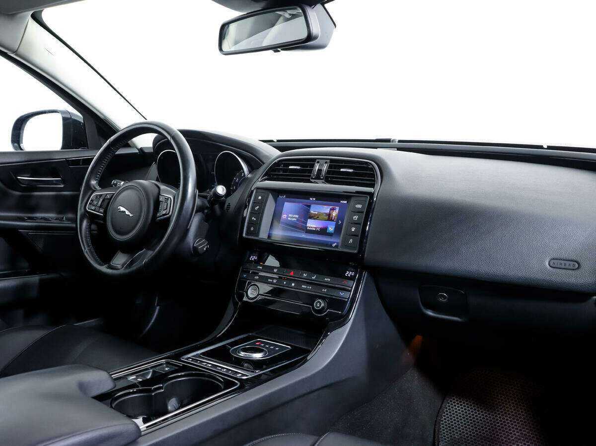 Jaguar XE с пробегом — 2017 год. Фото: #8
