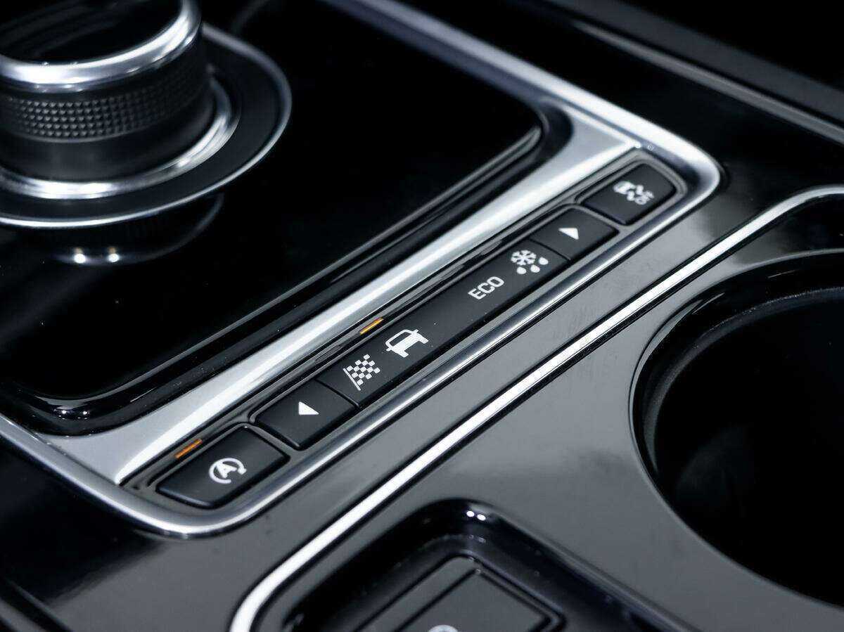 Jaguar XE с пробегом — 2017 год. Фото: #14