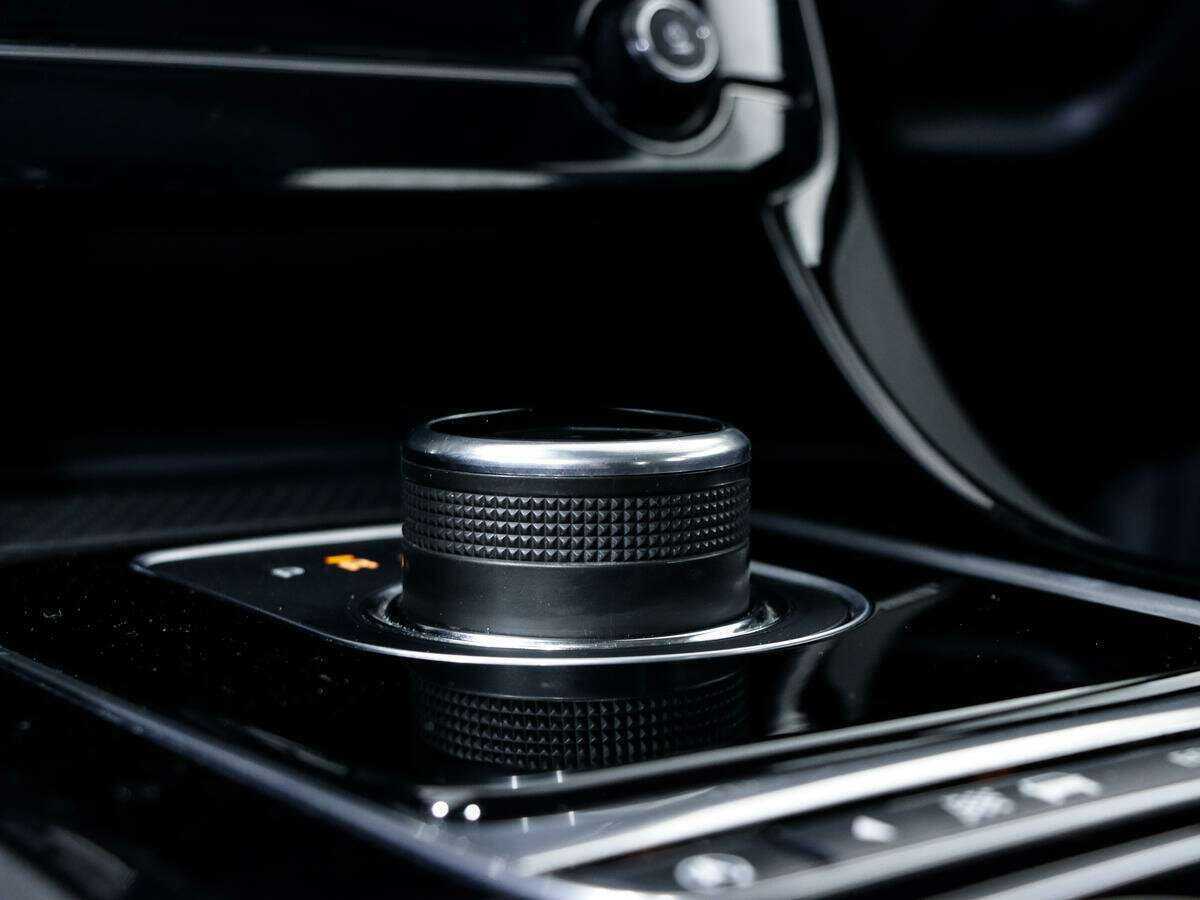 Jaguar XE с пробегом — 2017 год. Фото: #15