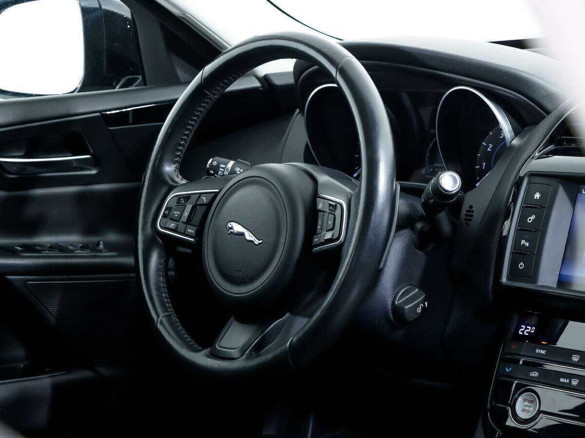 Jaguar XE с пробегом — 2017 год. Фото: #20