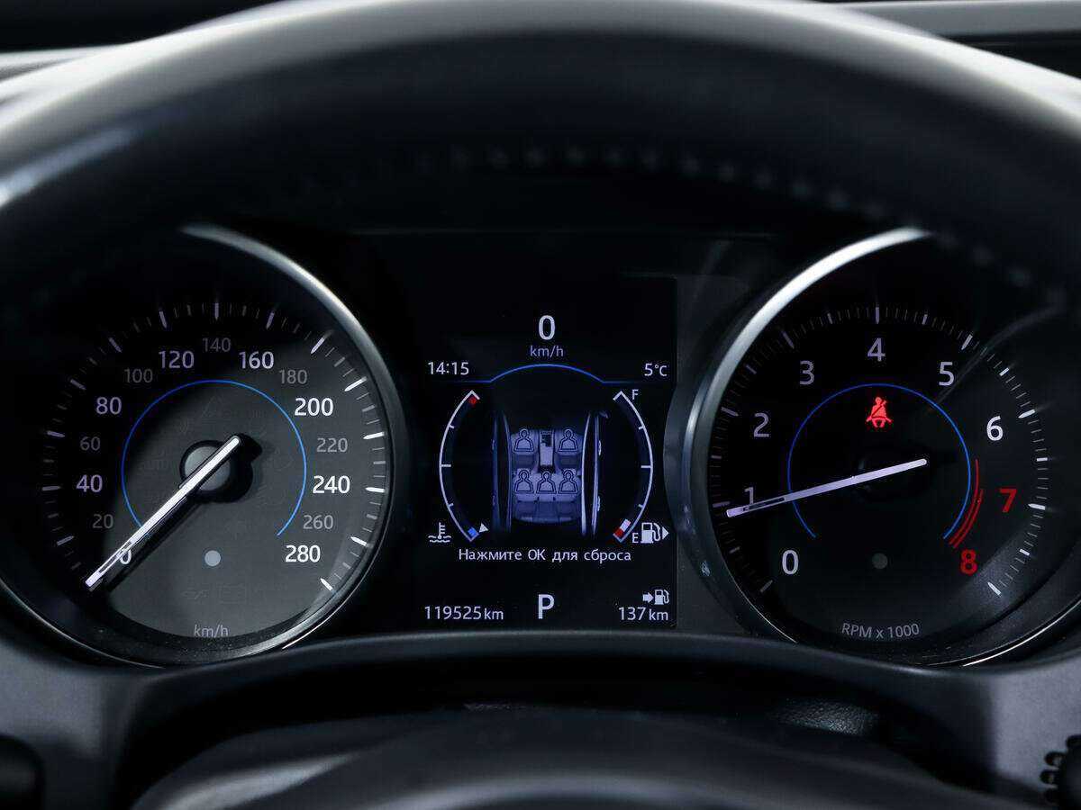 Jaguar XE с пробегом — 2017 год. Фото: #24