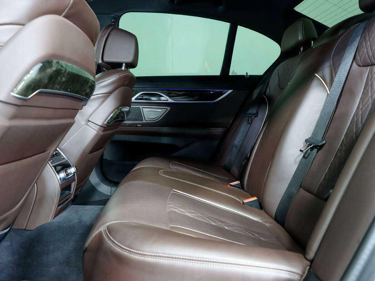 BMW 7 серии с пробегом — 2020 год. Фото: #8