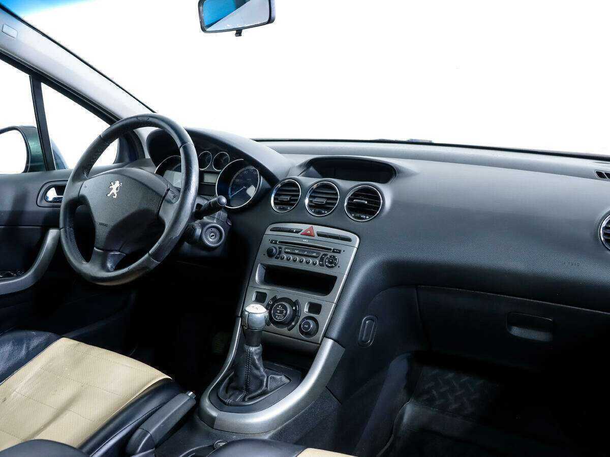 Peugeot 308 с пробегом — 2008 год. Фото: #8