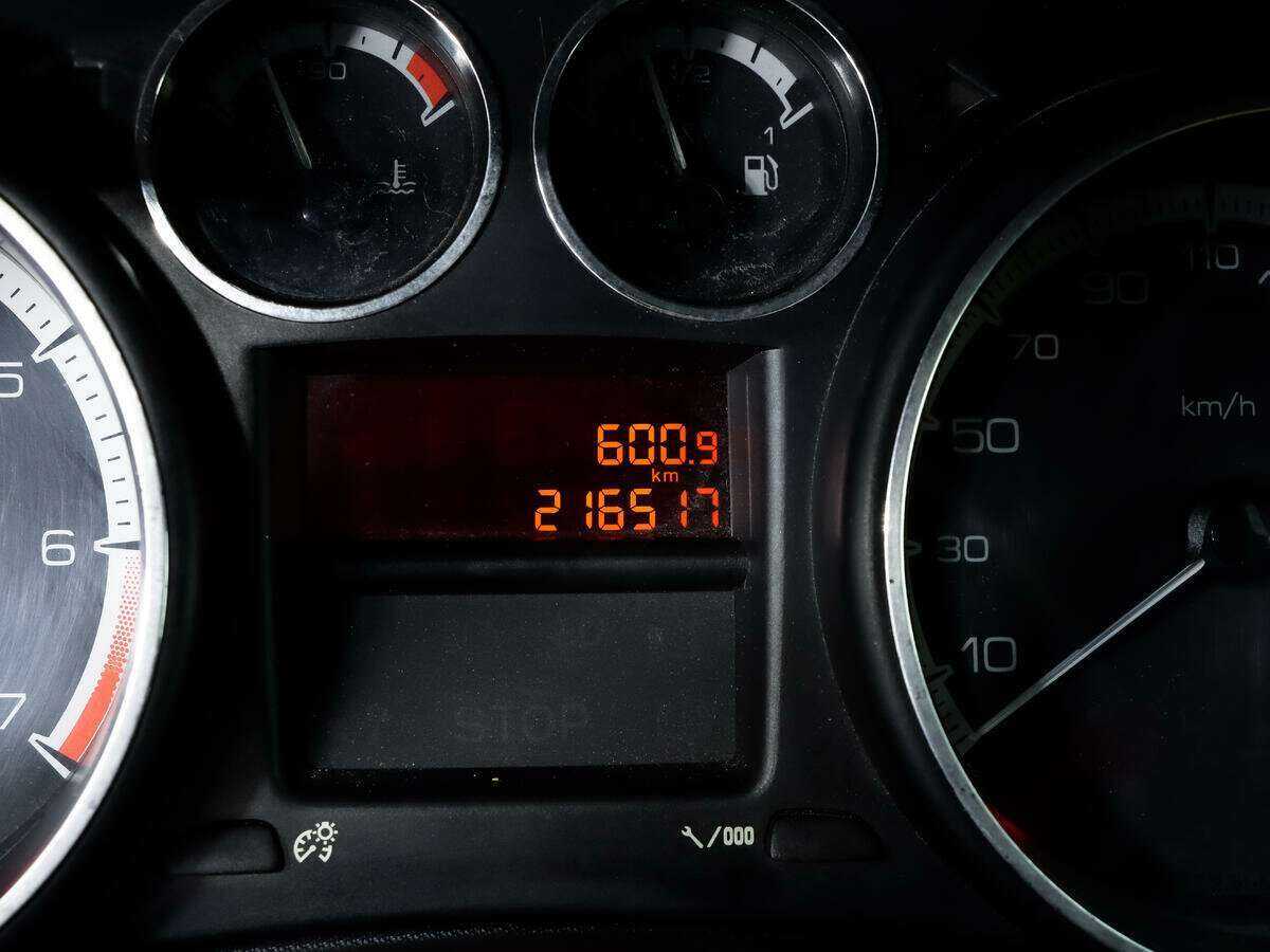 Peugeot 308 с пробегом — 2008 год. Фото: #13