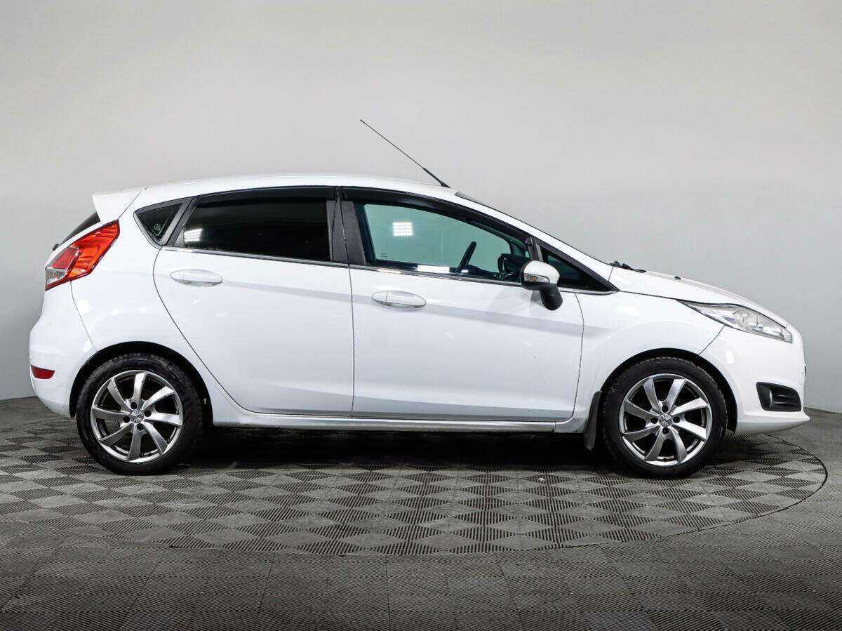 Ford Fiesta с пробегом — 2015 год. Фото: #3