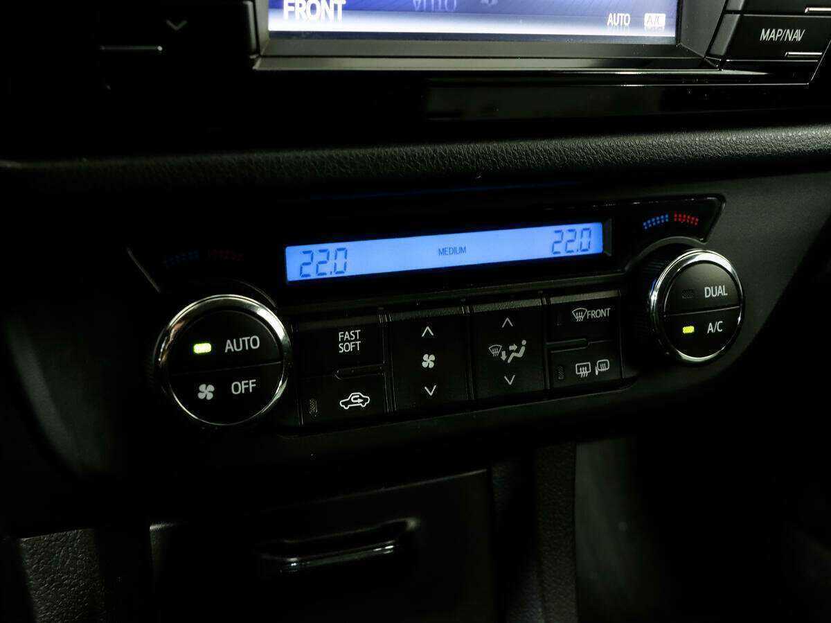 Toyota Corolla с пробегом — 2014 год. Фото: #13