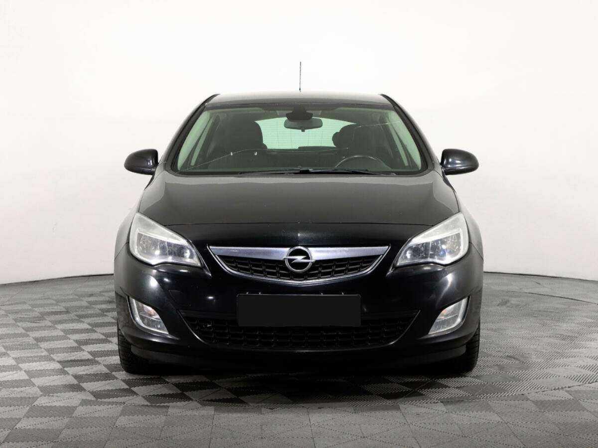 Opel Astra с пробегом — 2011 год. Фото: #1