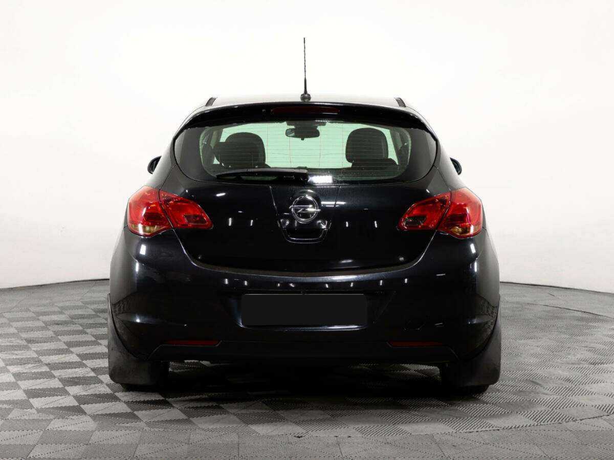 Opel Astra с пробегом — 2011 год. Фото: #5