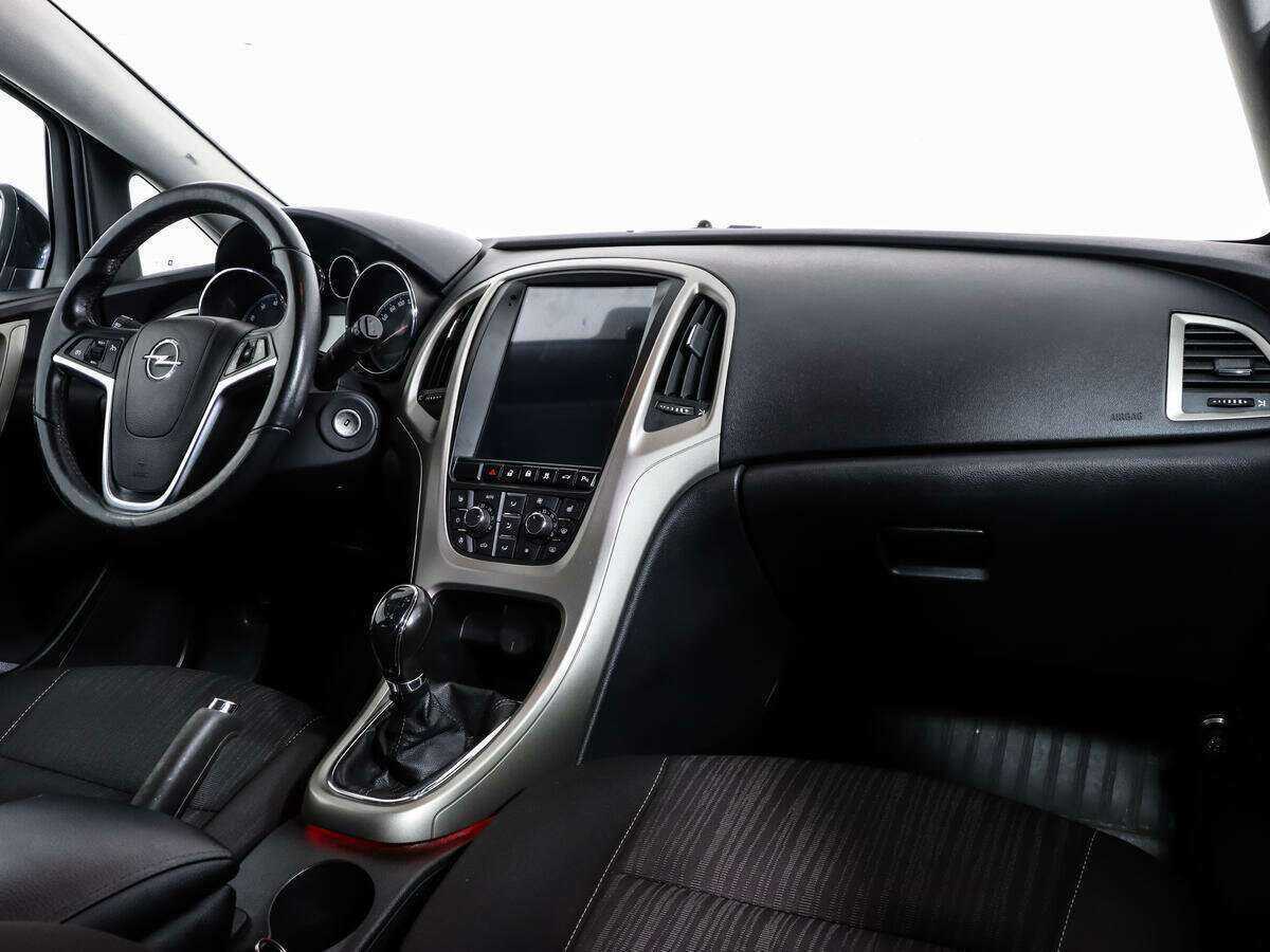 Opel Astra с пробегом — 2011 год. Фото: #8