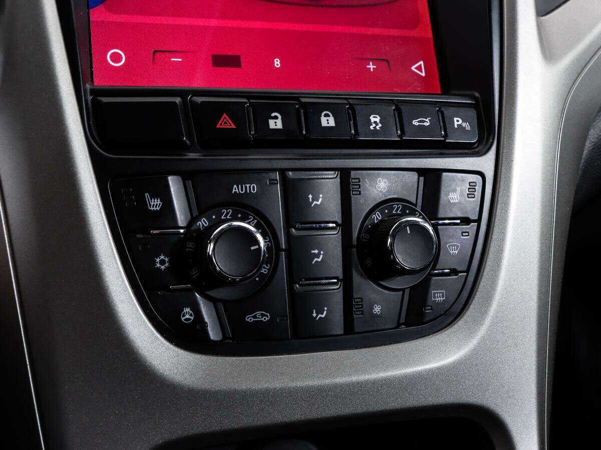 Opel Astra с пробегом — 2011 год. Фото: #13