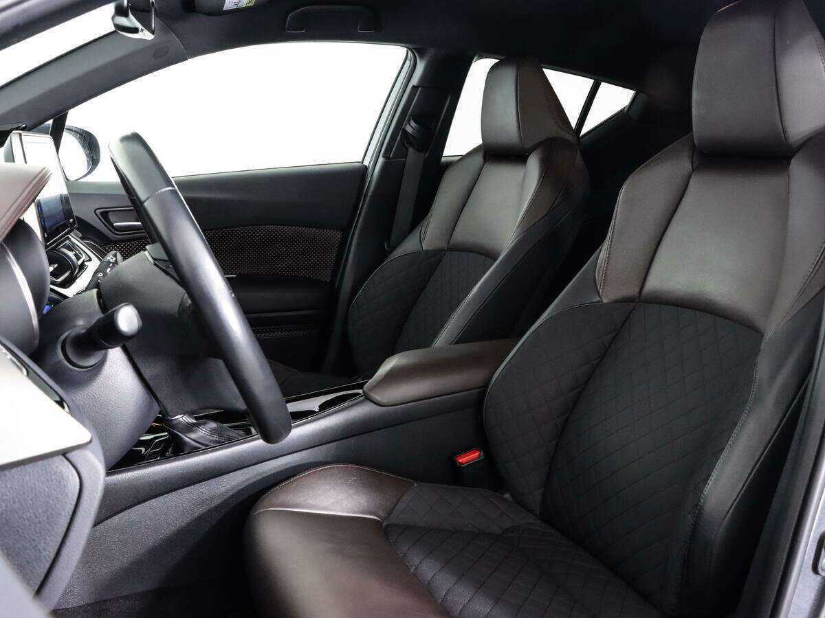 Toyota C-HR с пробегом — 2018 год. Фото: #17