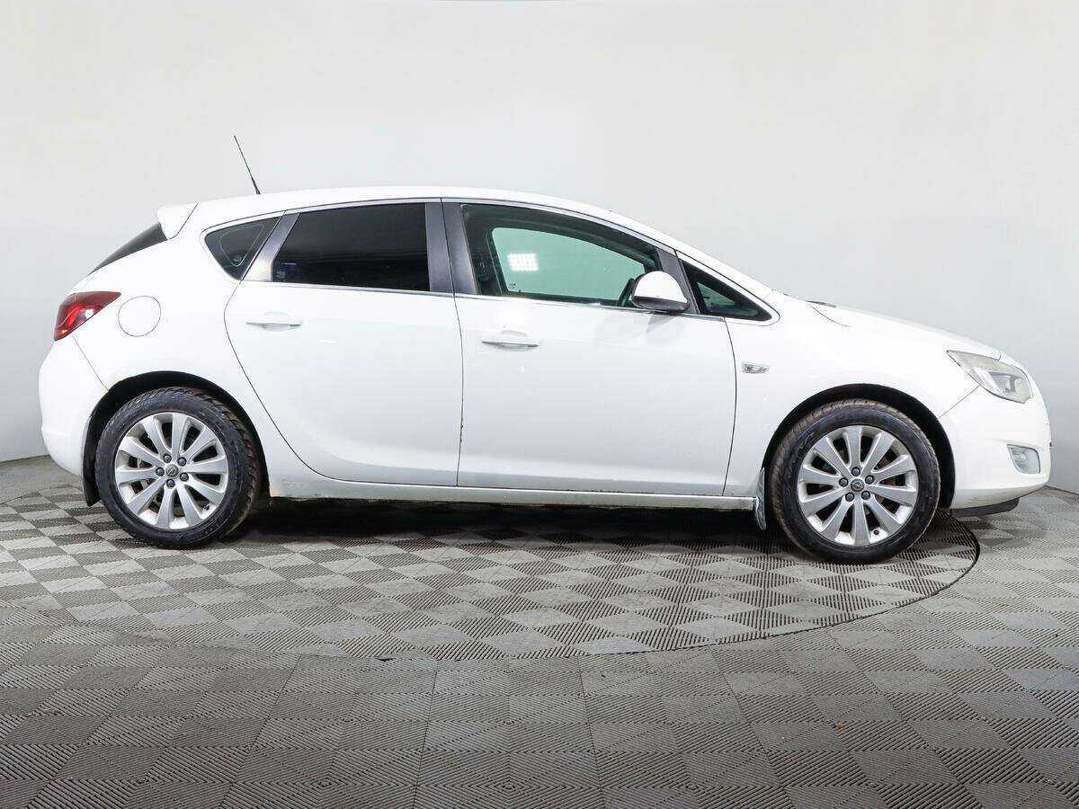 Opel Astra с пробегом — 2010 год. Фото: #3