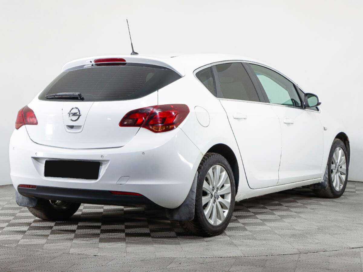 Opel Astra с пробегом — 2010 год. Фото: #4