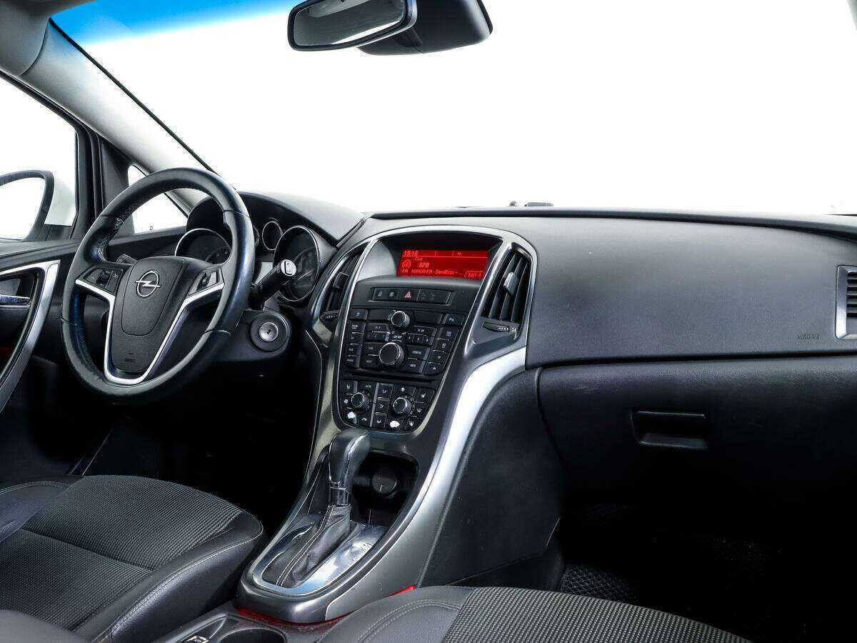 Opel Astra с пробегом — 2010 год. Фото: #8