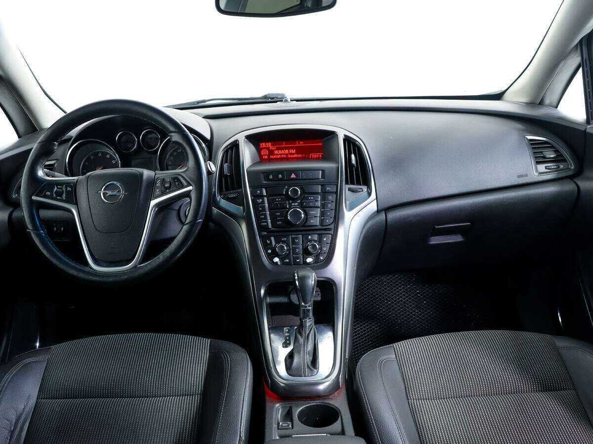 Opel Astra с пробегом — 2010 год. Фото: #9