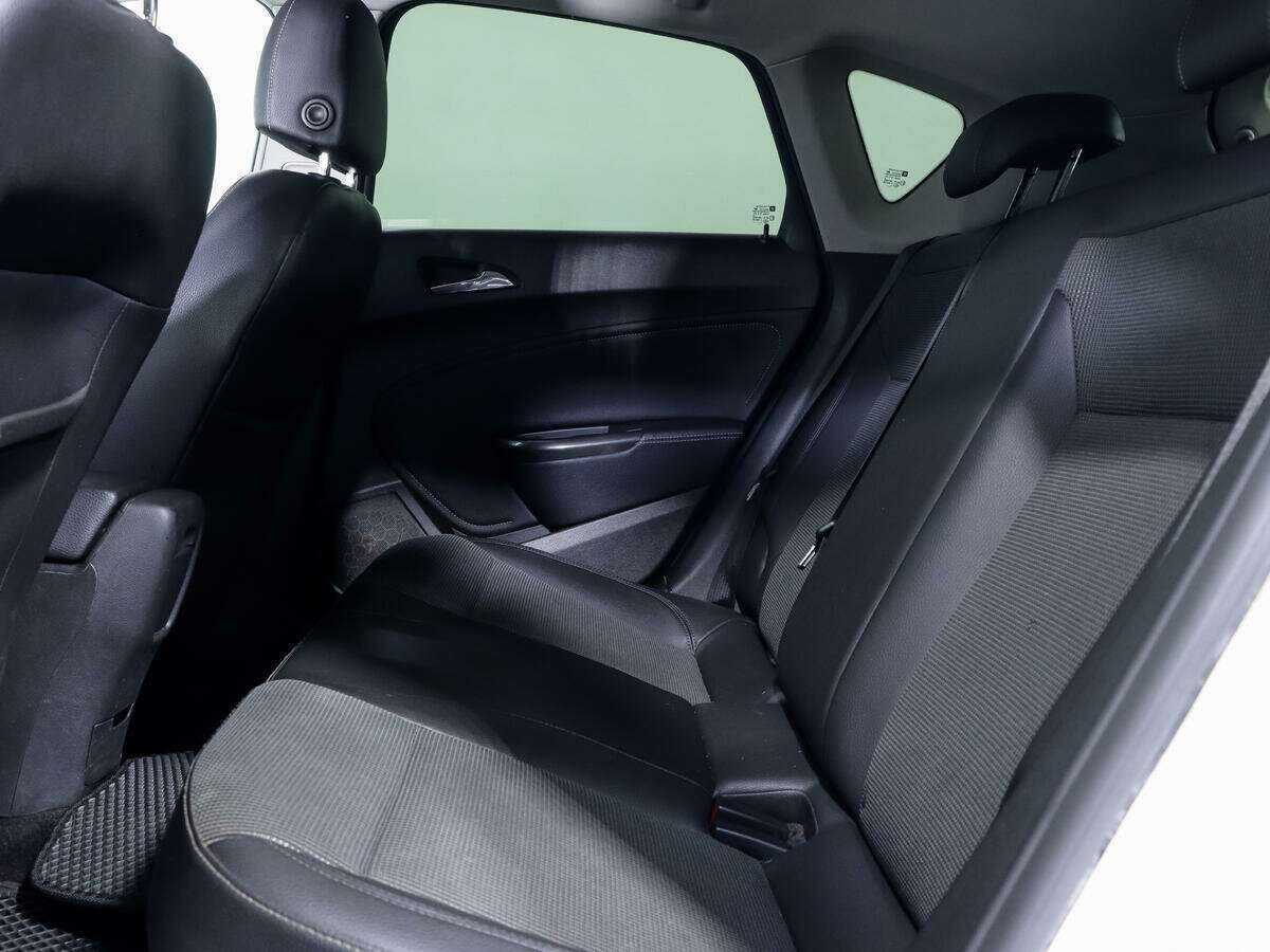 Opel Astra с пробегом — 2010 год. Фото: #10