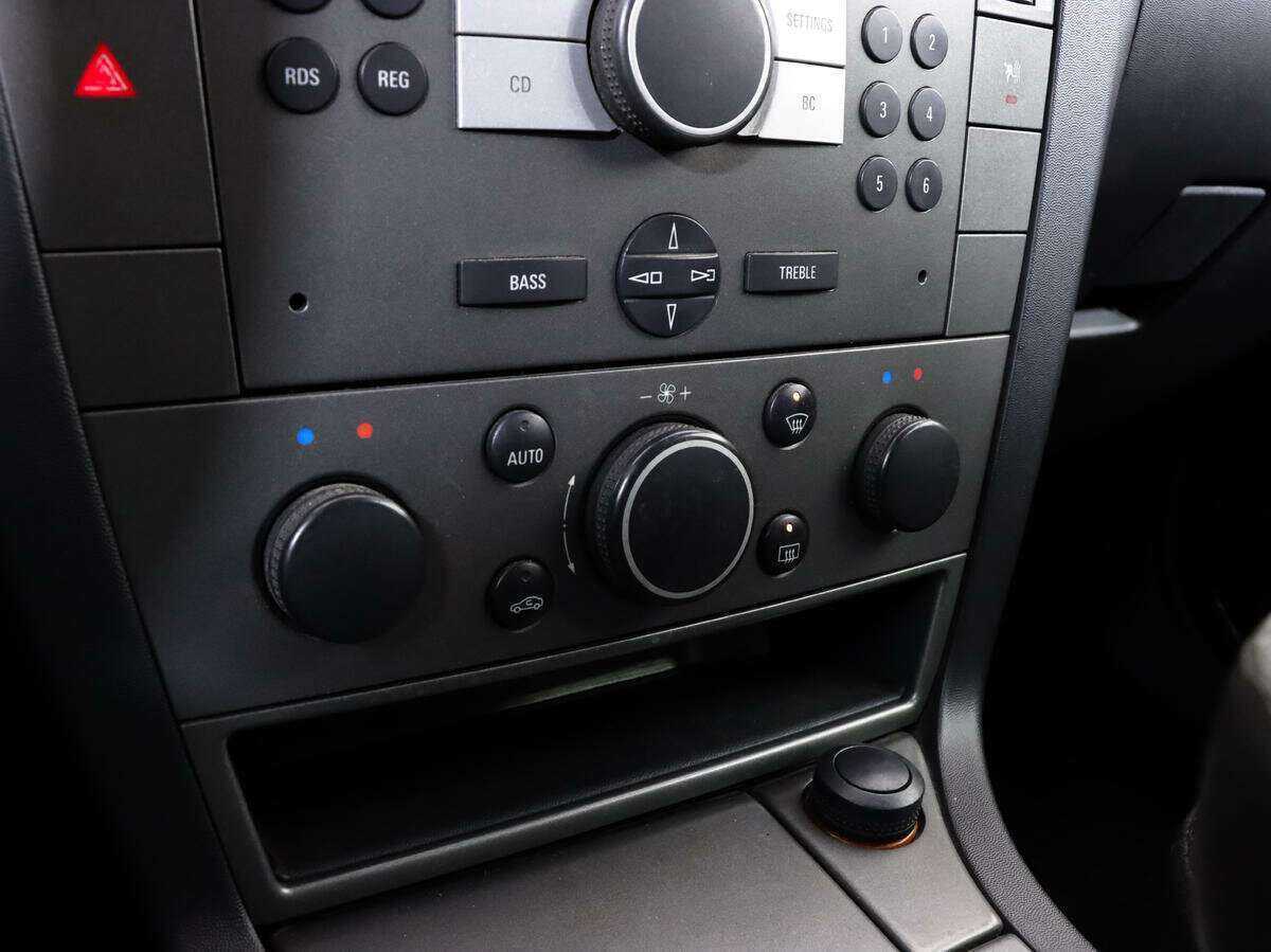 Opel Vectra с пробегом — 2007 год. Фото: #12