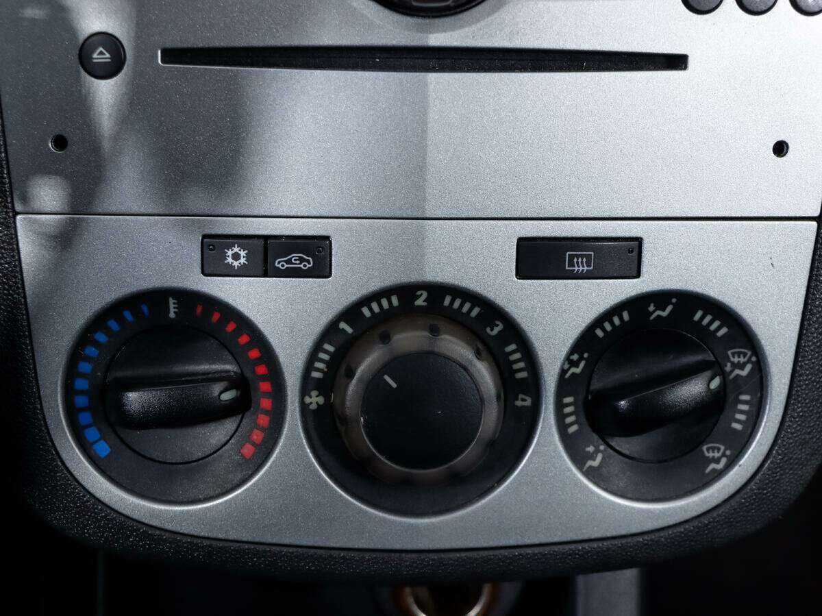 Opel Corsa с пробегом — 2008 год. Фото: #11