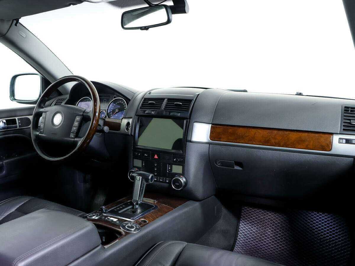 Volkswagen Touareg с пробегом — 2006 год. Фото: #6