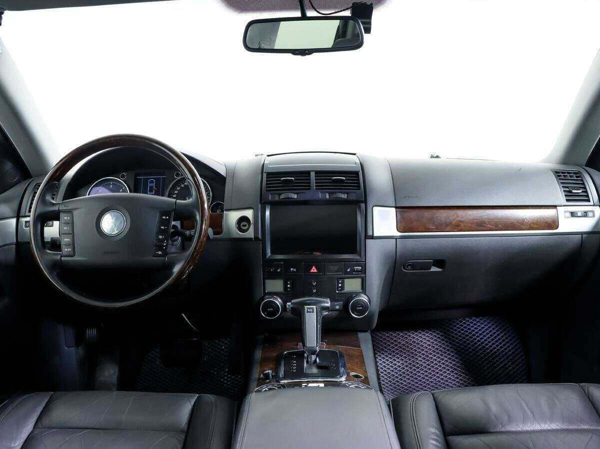 Volkswagen Touareg с пробегом — 2006 год. Фото: #7