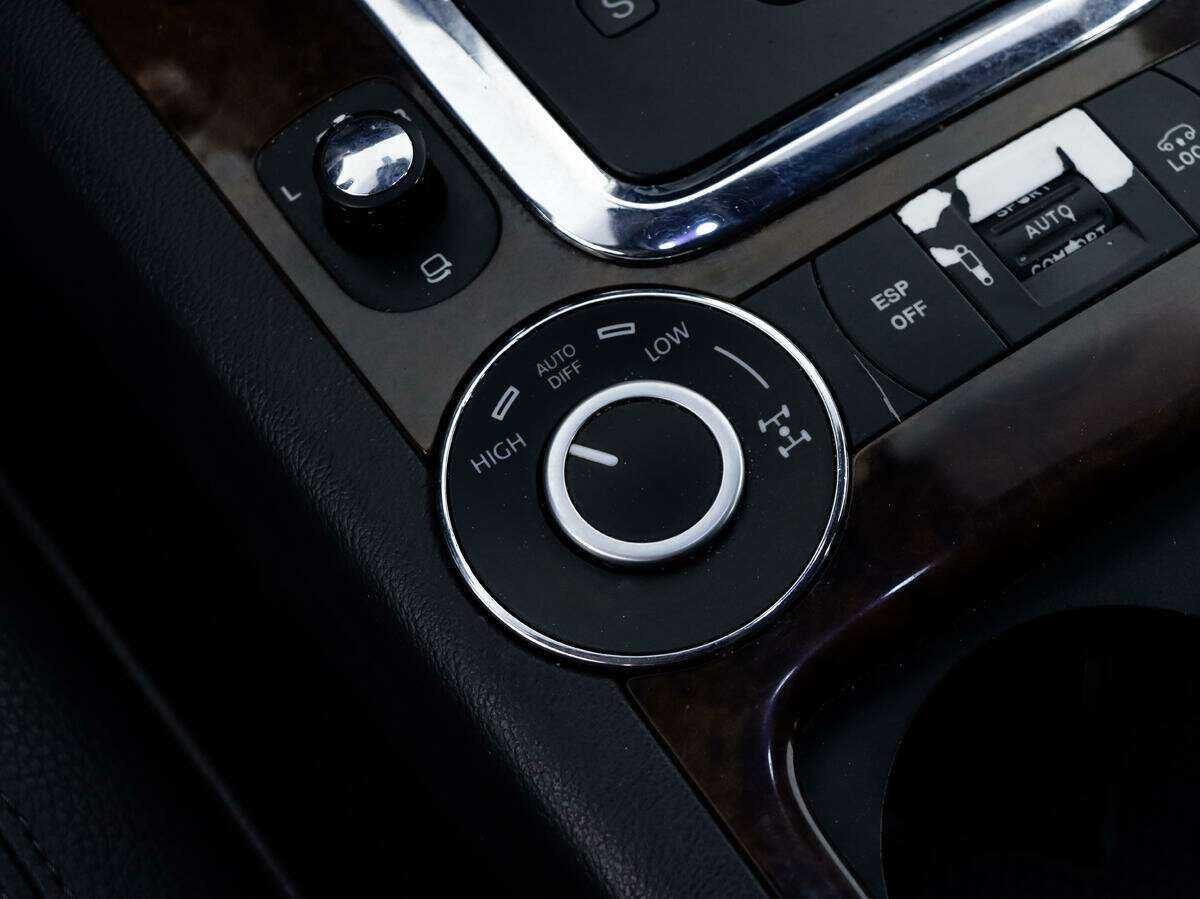 Volkswagen Touareg с пробегом — 2006 год. Фото: #9