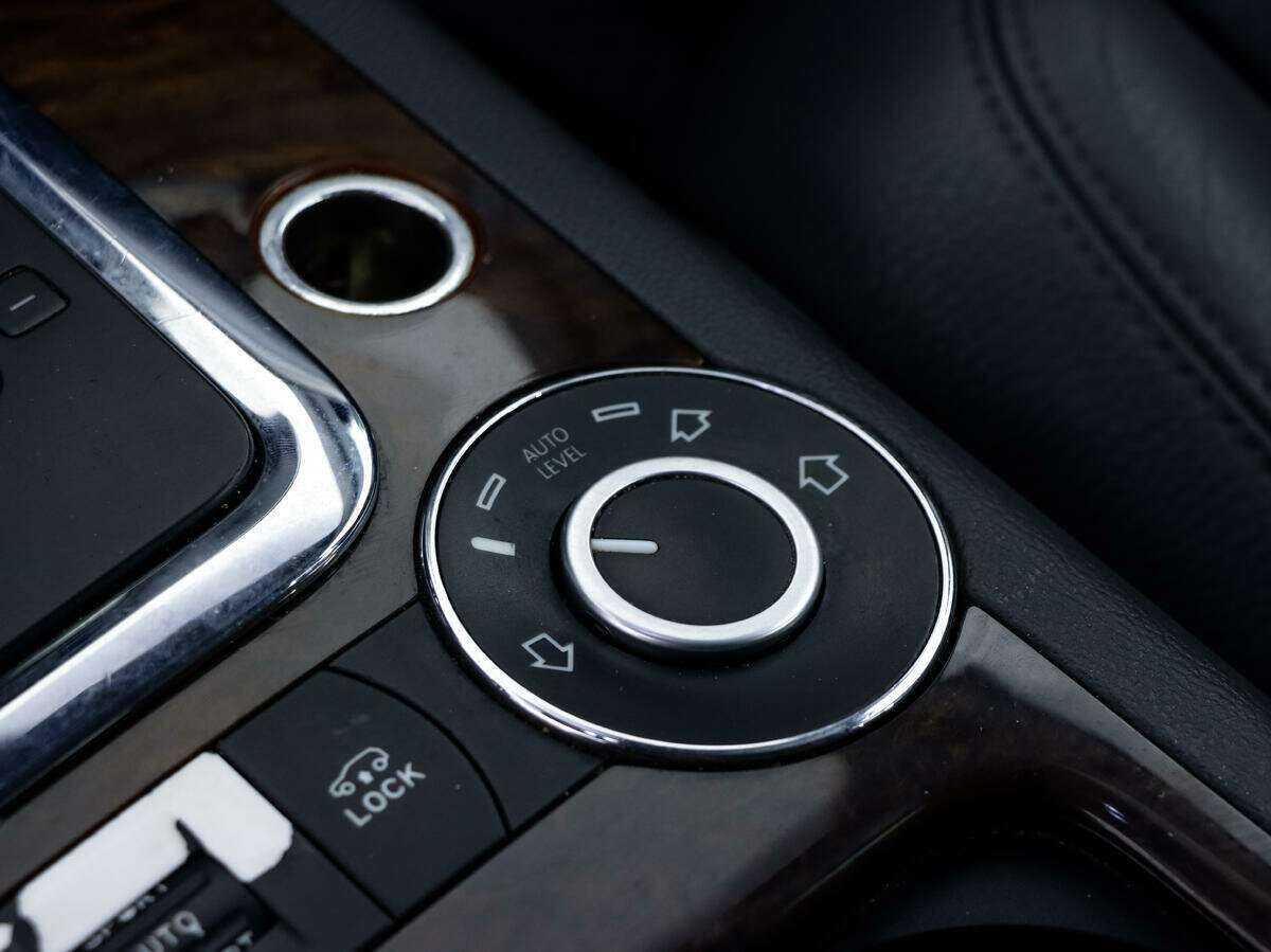 Volkswagen Touareg с пробегом — 2006 год. Фото: #10