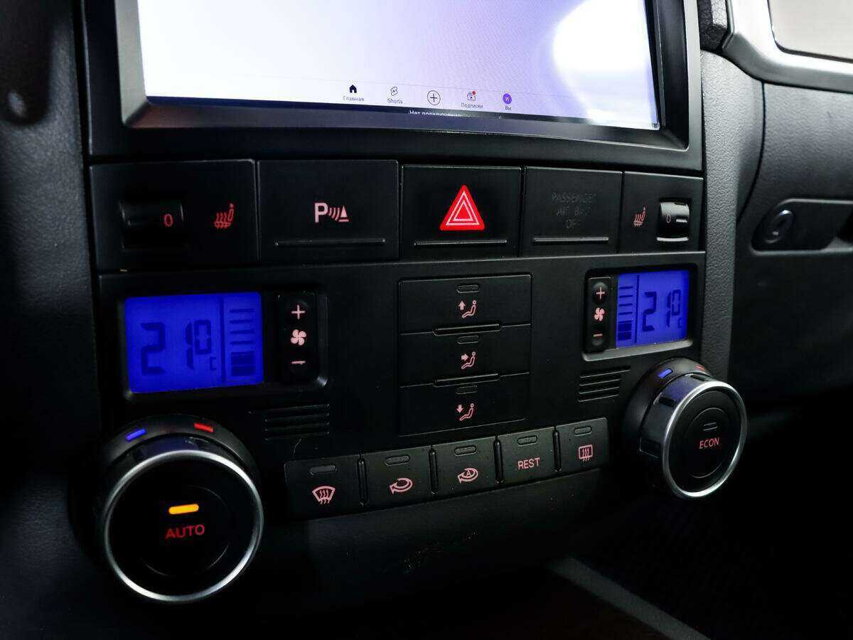 Volkswagen Touareg с пробегом — 2006 год. Фото: #11