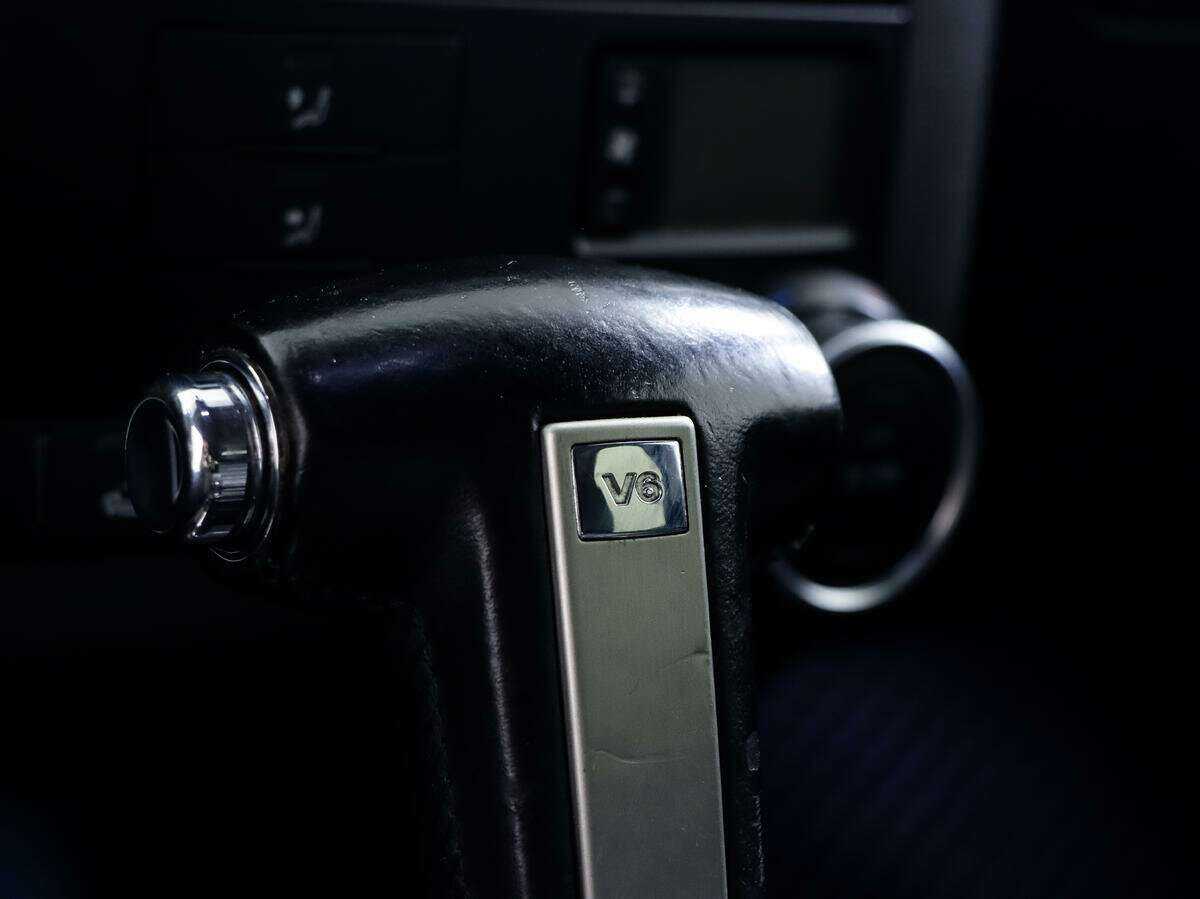 Volkswagen Touareg с пробегом — 2006 год. Фото: #13