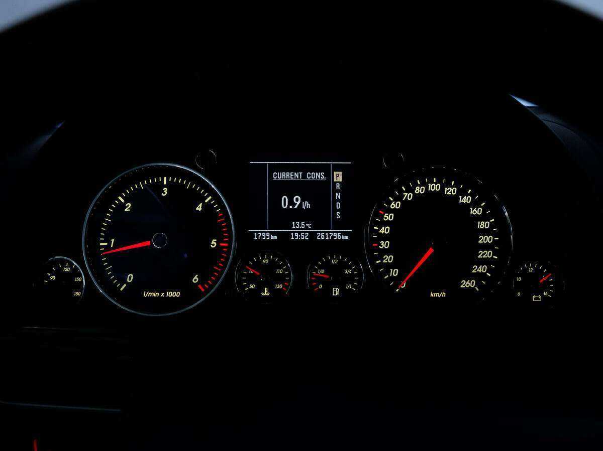 Volkswagen Touareg с пробегом — 2006 год. Фото: #14