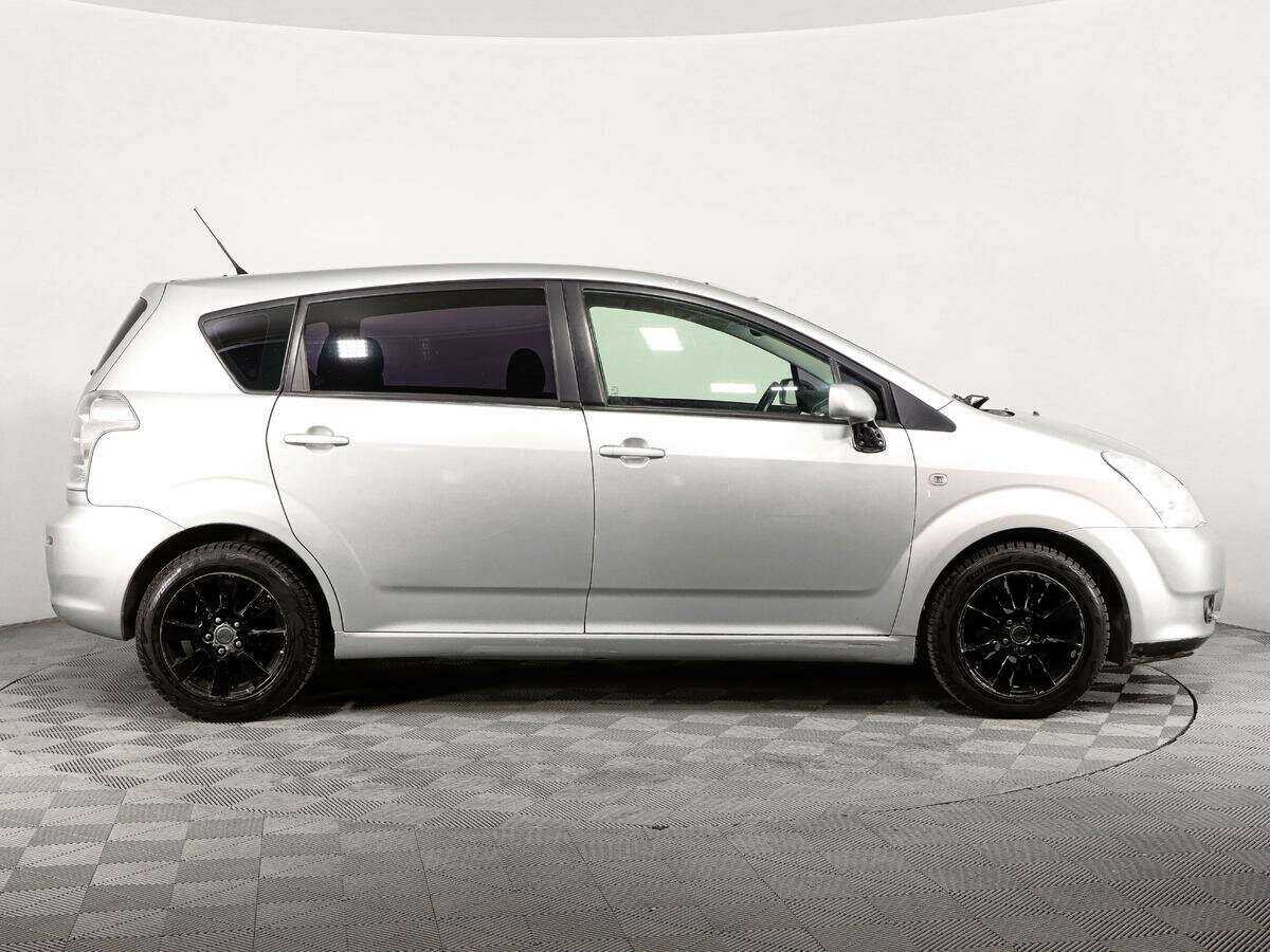 Toyota Corolla Verso с пробегом — 2006 год. Фото: #3