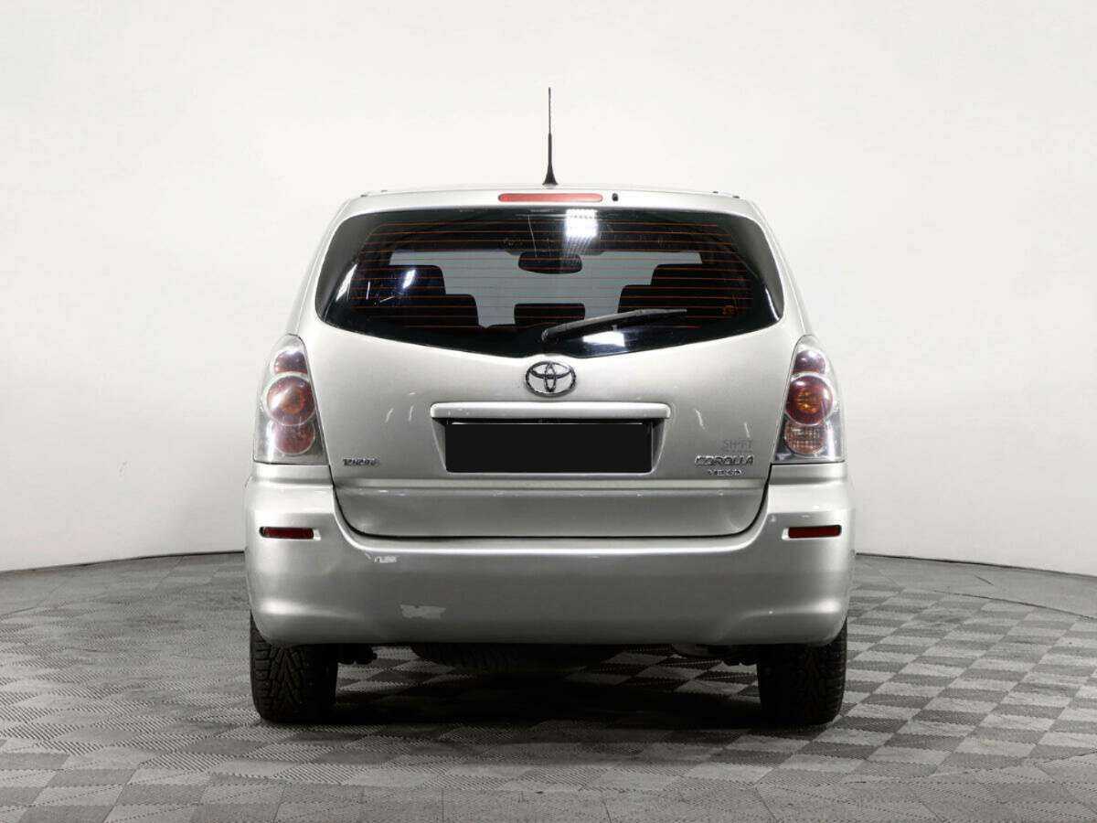 Toyota Corolla Verso с пробегом — 2006 год. Фото: #5