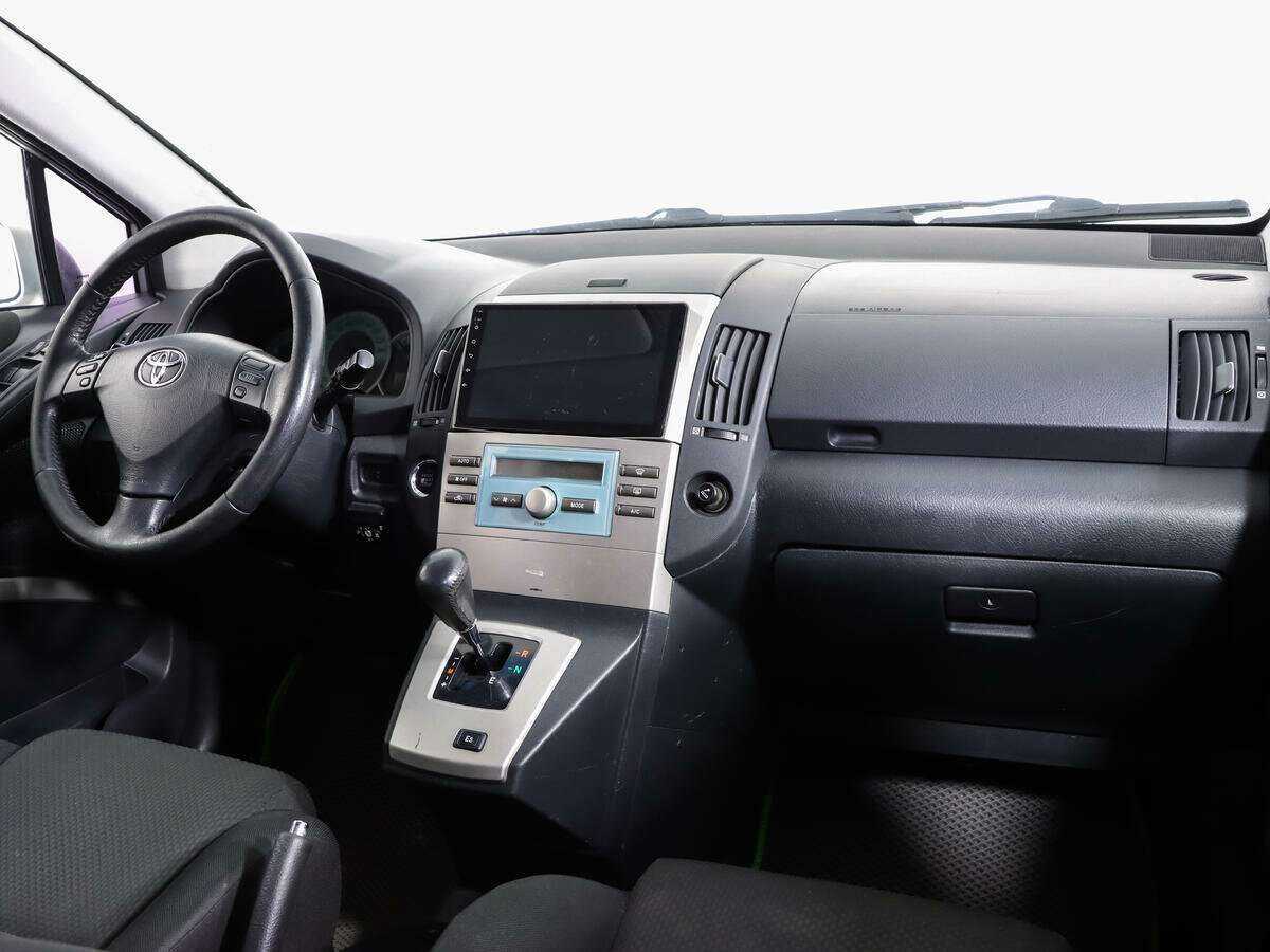 Toyota Corolla Verso с пробегом — 2006 год. Фото: #8