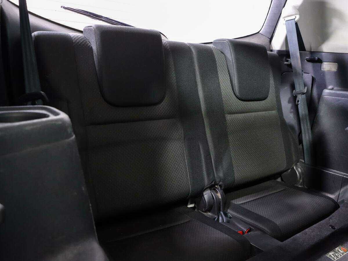 Toyota Corolla Verso с пробегом — 2006 год. Фото: #13