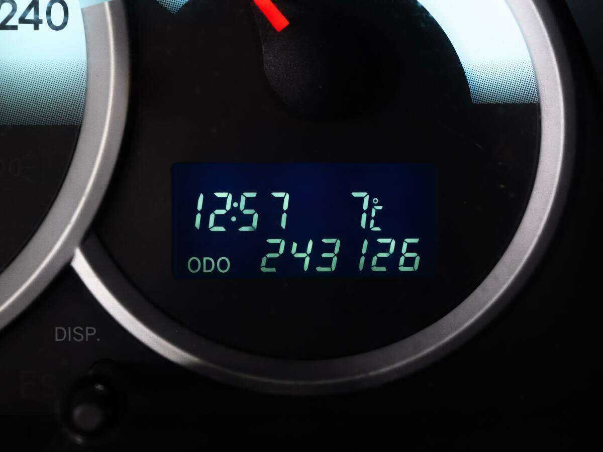 Toyota Corolla Verso с пробегом — 2006 год. Фото: #15