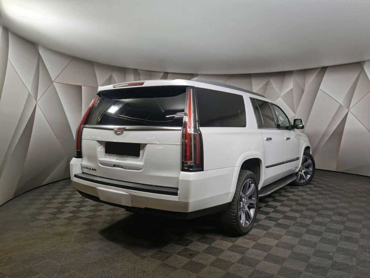 Cadillac Escalade с пробегом — 2016 год. Фото: #1