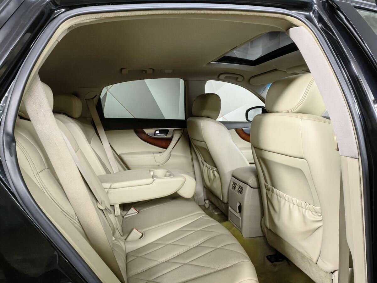 Infiniti FX с пробегом — 2010 год. Фото: #11