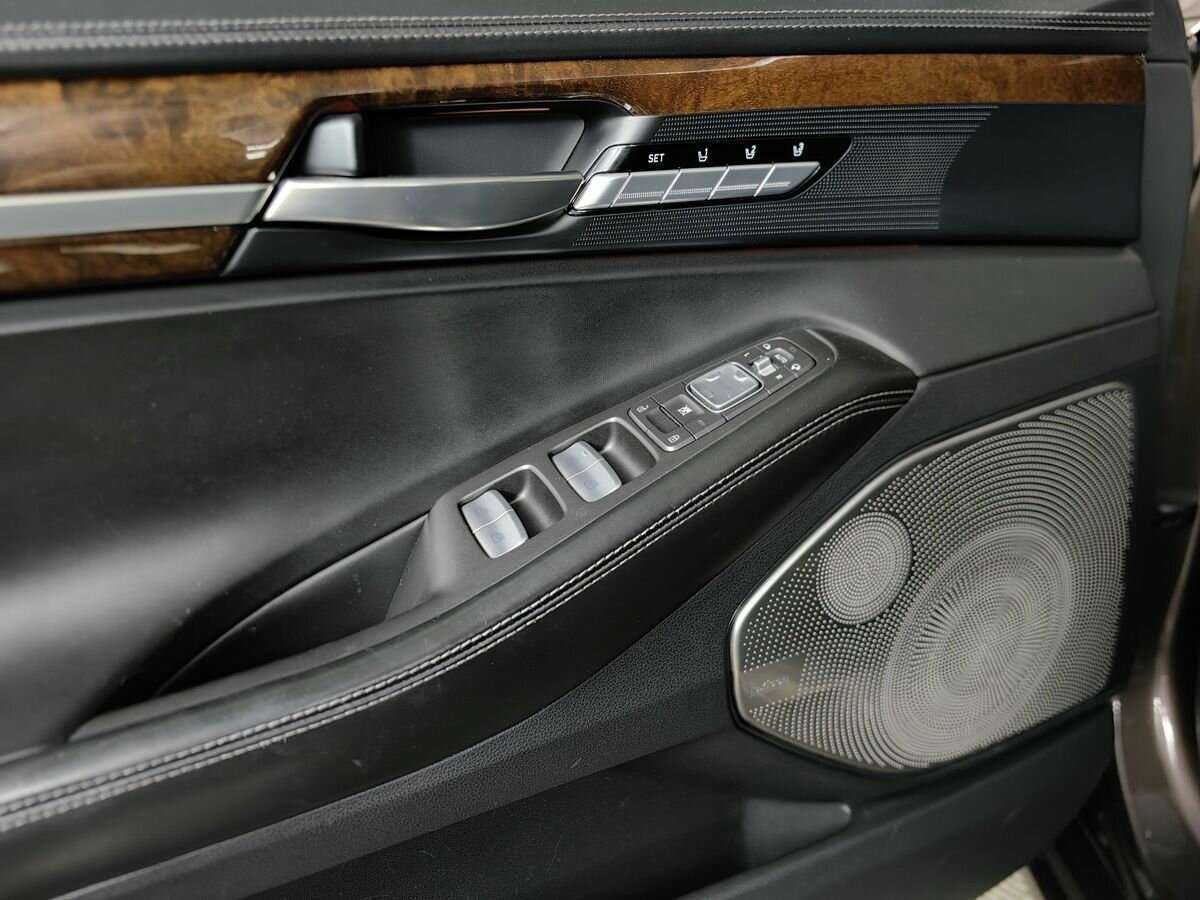 Genesis G90 с пробегом — 2017 год. Фото: #15