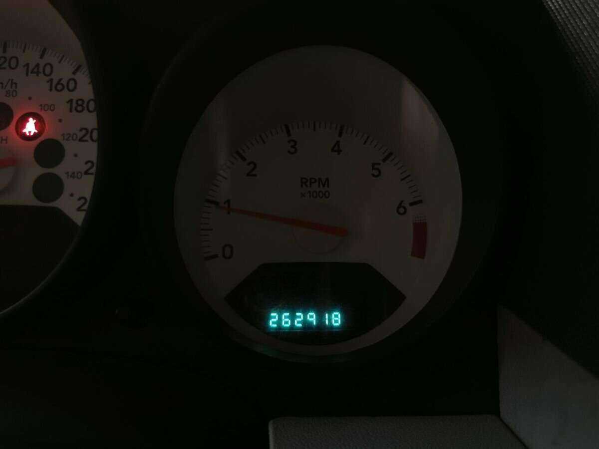 Dodge Caliber с пробегом — 2006 год. Фото: #14