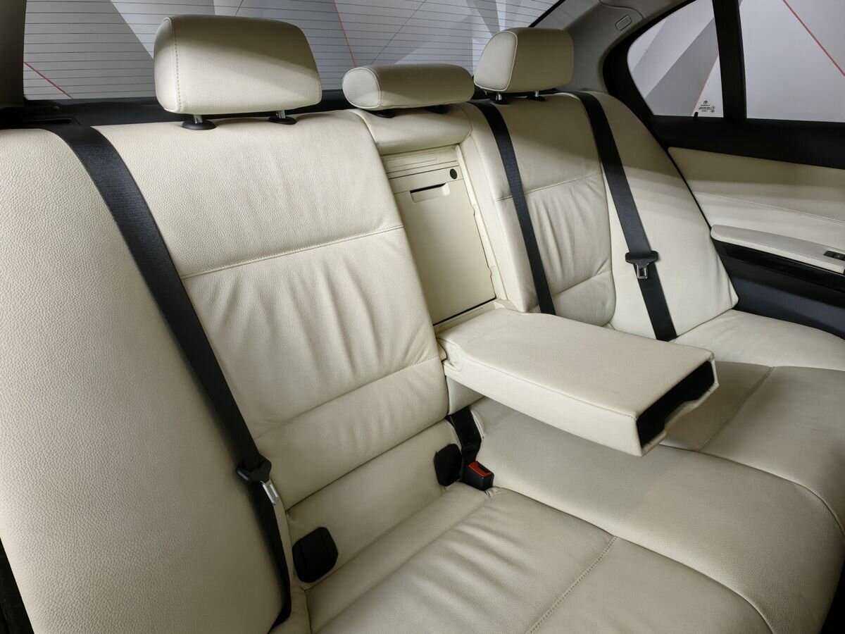 BMW 3 серии с пробегом — 2010 год. Фото: #12