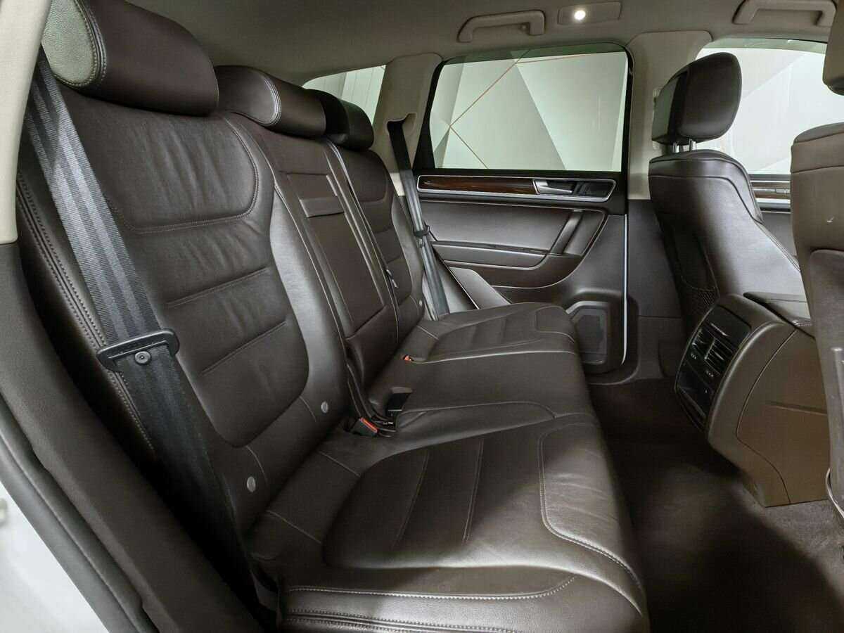 Volkswagen Touareg с пробегом — 2016 год. Фото: #11