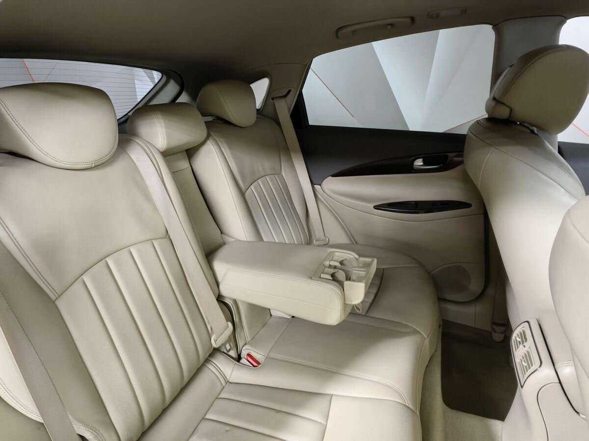 Infiniti QX50 с пробегом — 2014 год. Фото: #12