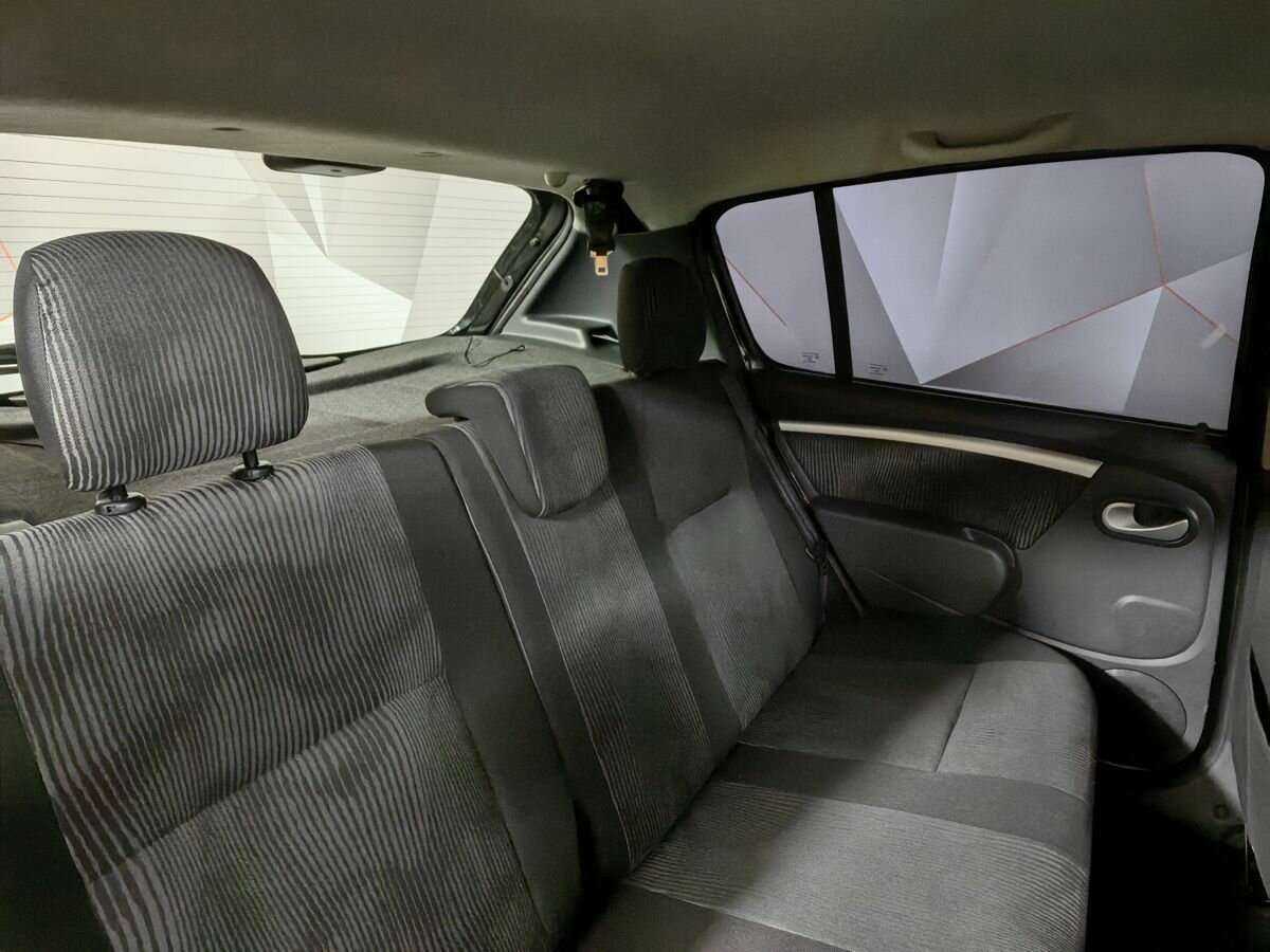 Renault Sandero с пробегом — 2013 год. Фото: #9